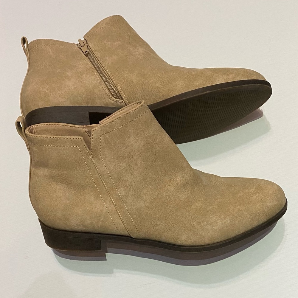 Taupe/Light Tan Size 9 Suede Ankle Boots